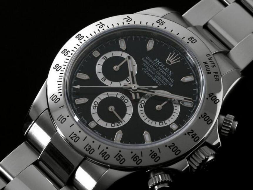 Rolex Daytona has been well-known by the high precision and reliability.
